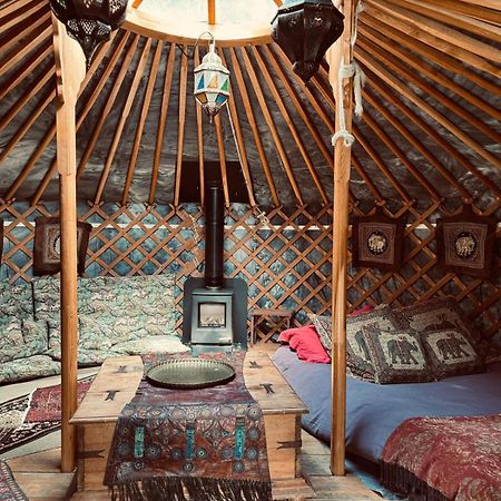 Yurt Within Grounds Of 17Th Century Country Inn Dover Exterior photo